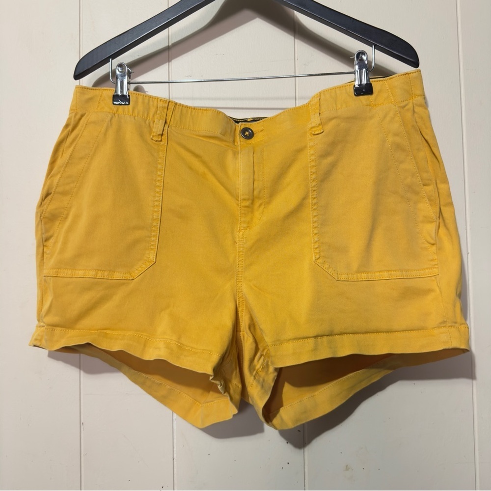 Torrid Short Yellow Womens Size 18